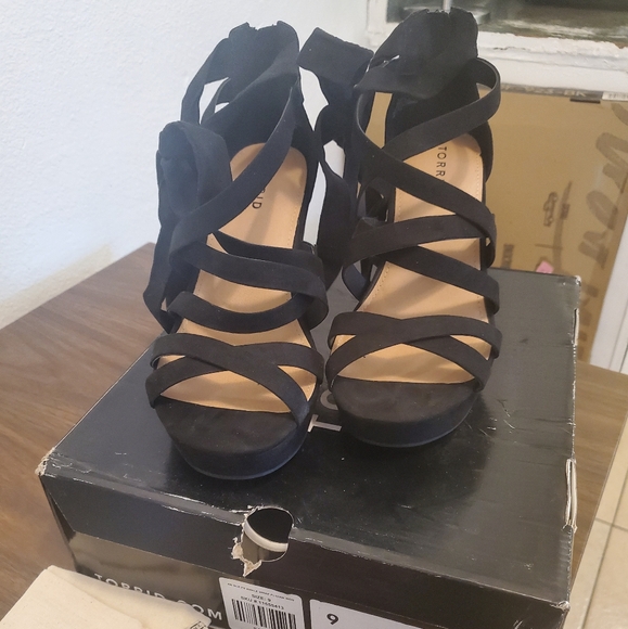 Torrid Wedges - Picture 2 of 4